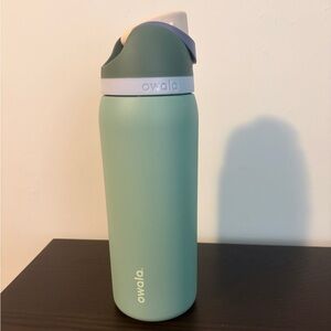 Owala FreeSip Misty Meadow